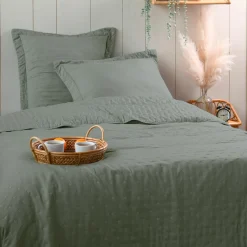Couvre-lit matelassé et deux taies d'oreiller (260 x 240 cm) Cléo Vert sauge