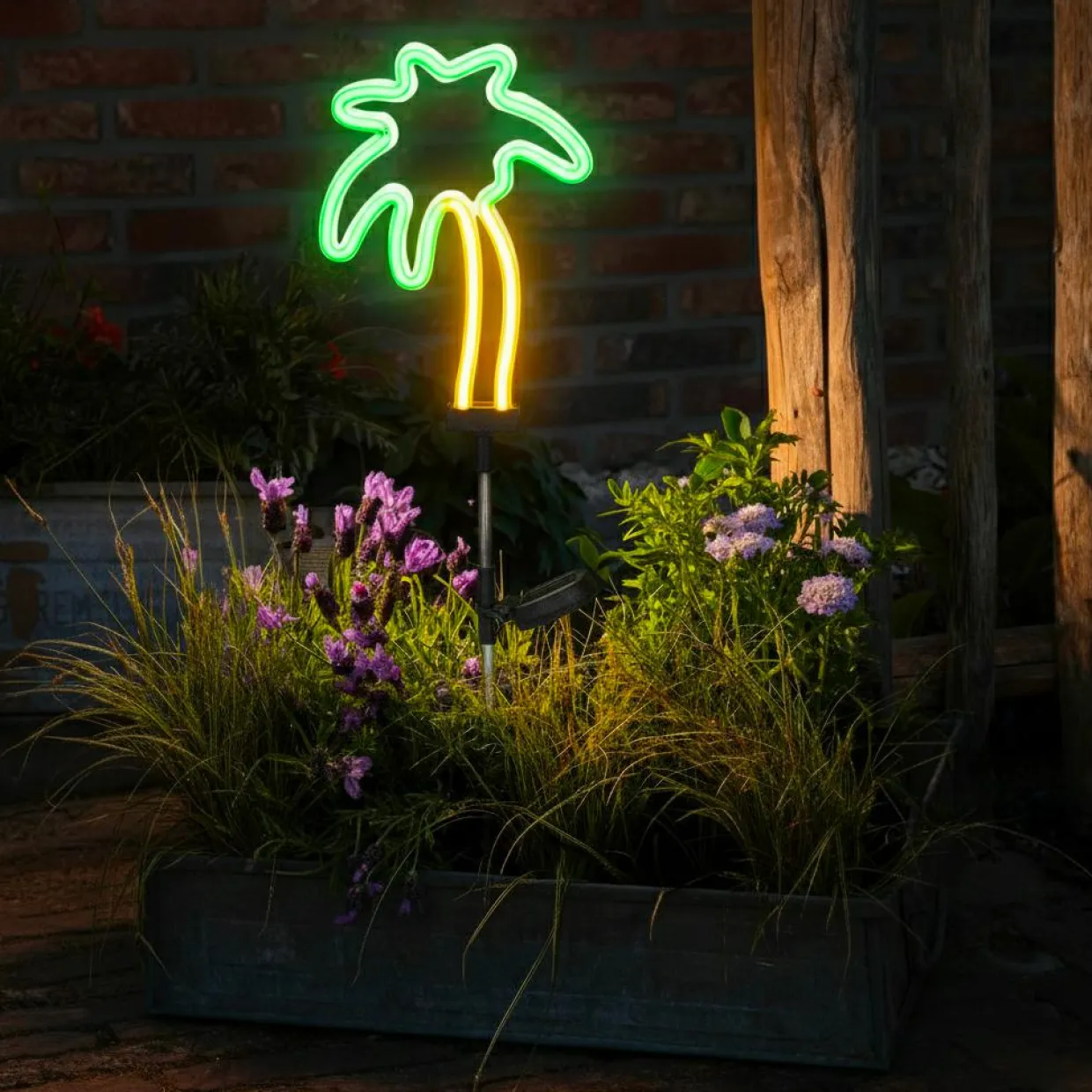 Décoration lumineuse Solaire à piquer au sol (H74 cm) Palmier néon Vert