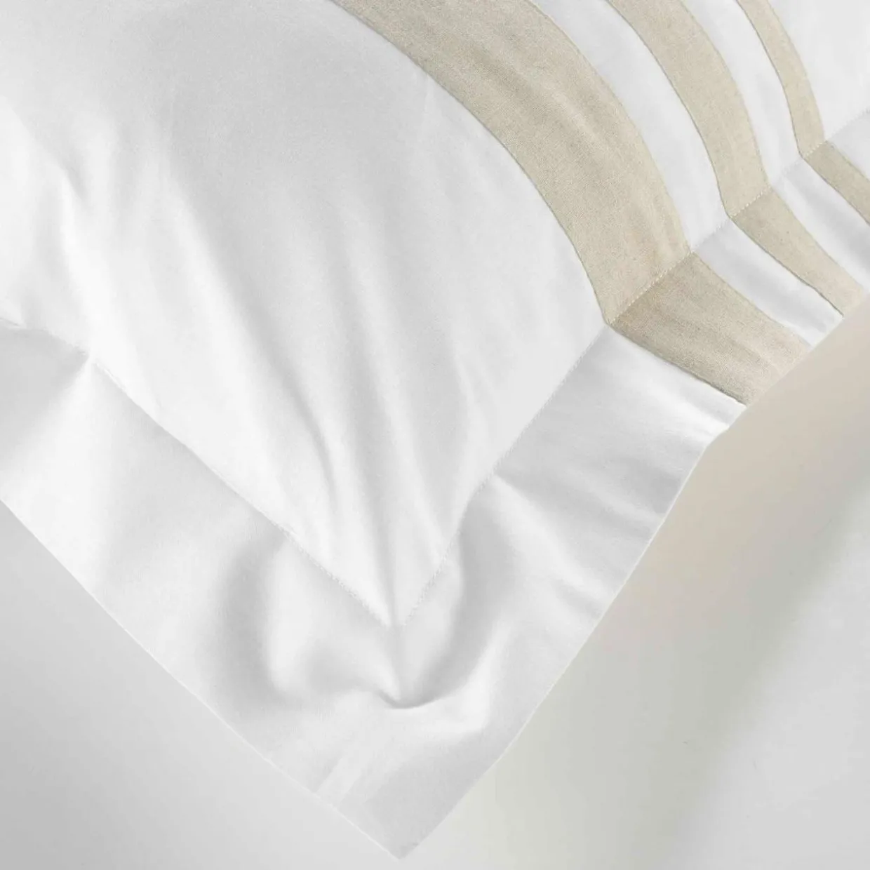 Housse de couette et deux taies coton (240 x 220 cm) Margaux Blanche