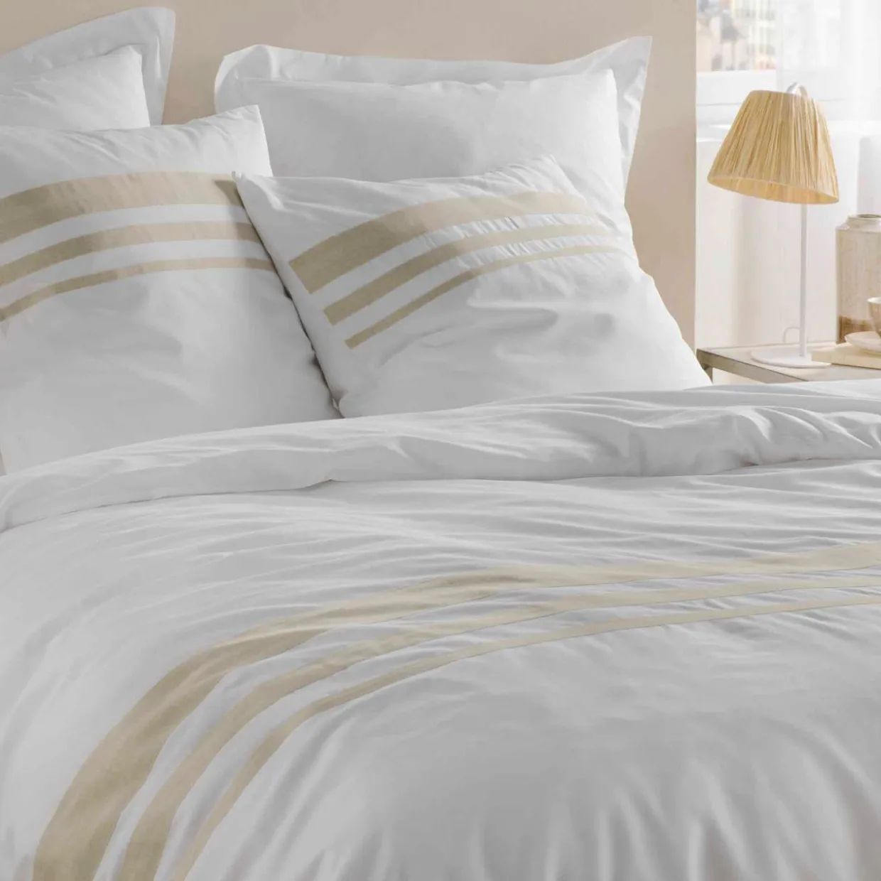 Housse de couette et deux taies coton (240 x 220 cm) Margaux Blanche