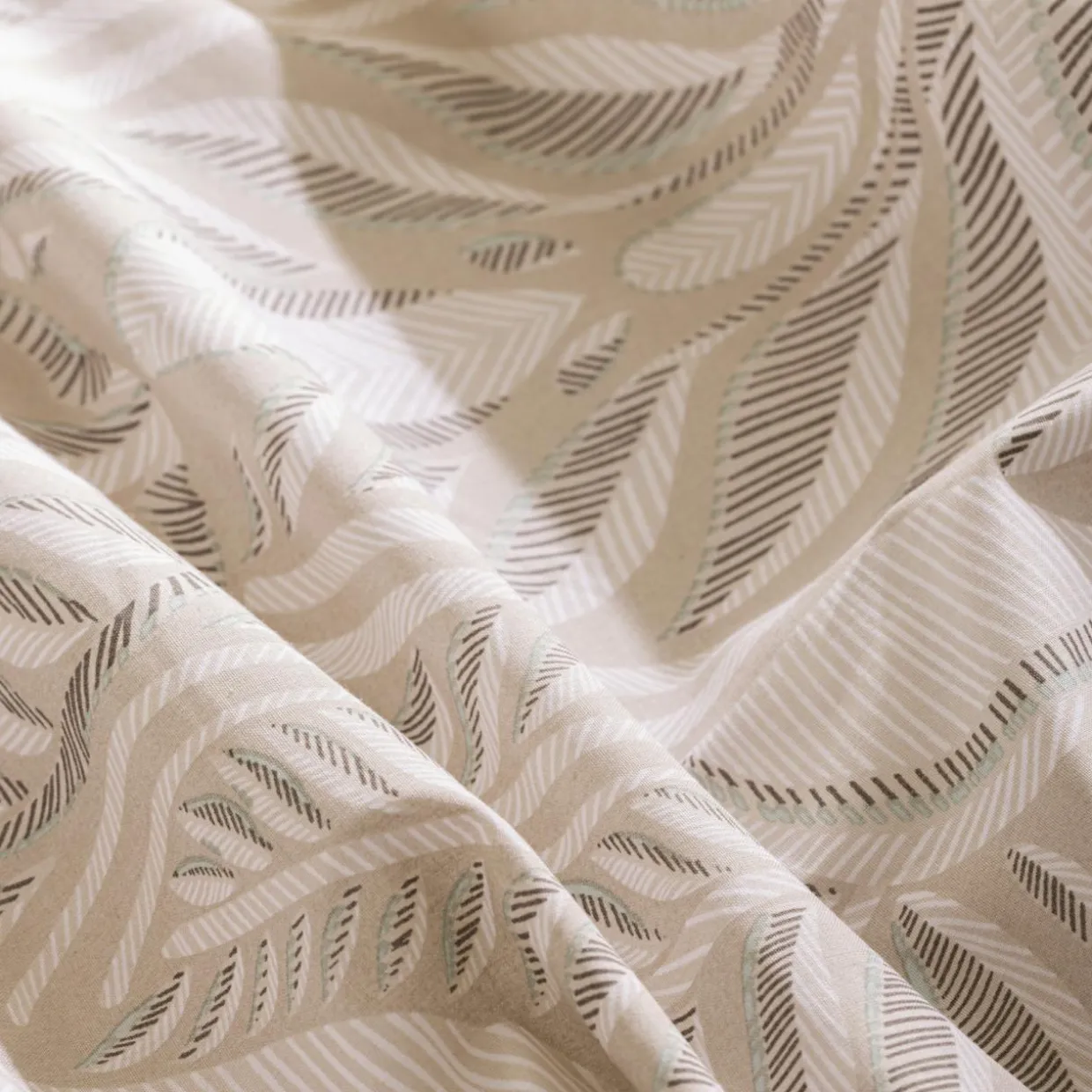 Housse de couette et deux taies coton (260 x 240 cm) Nalh Beige