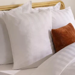 Housse de couette et deux taies satin de coton (260 x 240 cm) Isadora Blanche