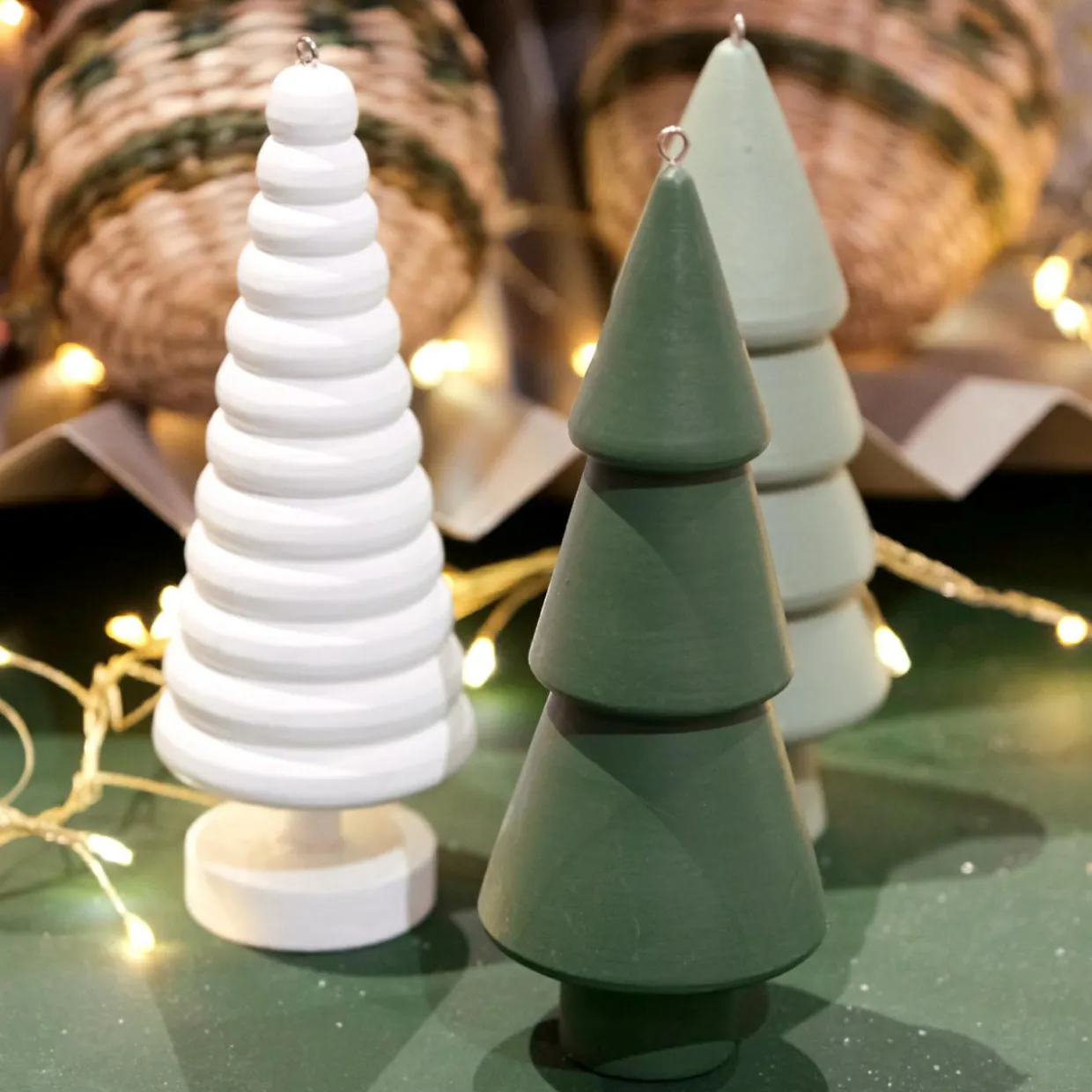Sapin à suspendre en bois (H15 cm) Harmonie Menthe blanche