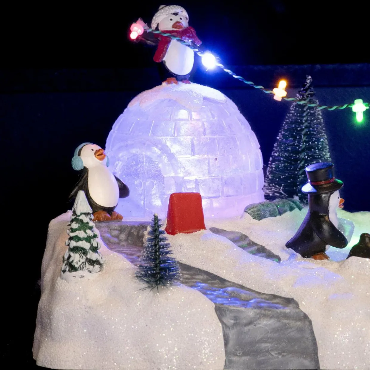 Scène de vie illuminée à piles Aire de jeu des pingouins
