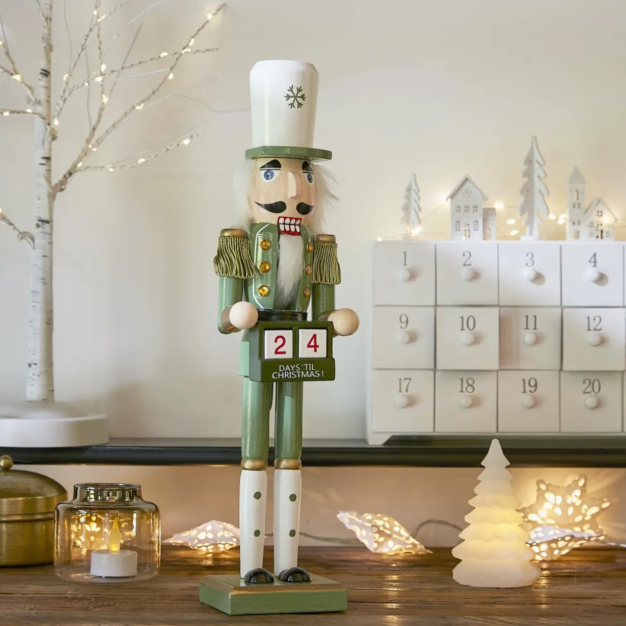 Soldat Casse-noisette en bois (H38 cm) Henri et Calendrier Vert