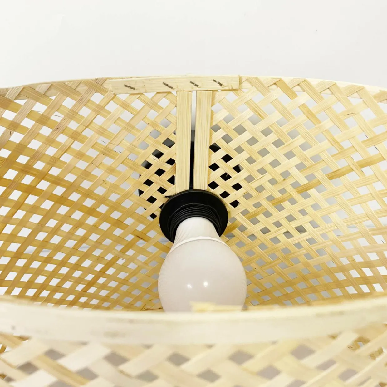 Suspension lumineuse en bambou (D40 cm) Estepona Noir et naturel