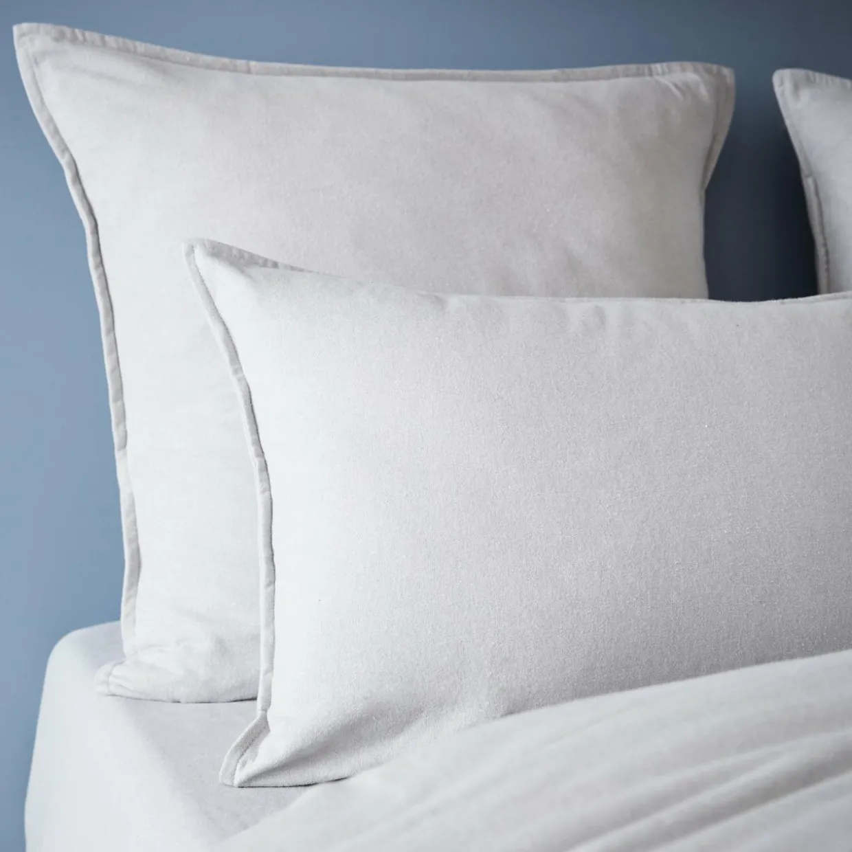 Taie d'oreiller carrée flanelle de coton (63 x 63 cm) Théa Gris clair