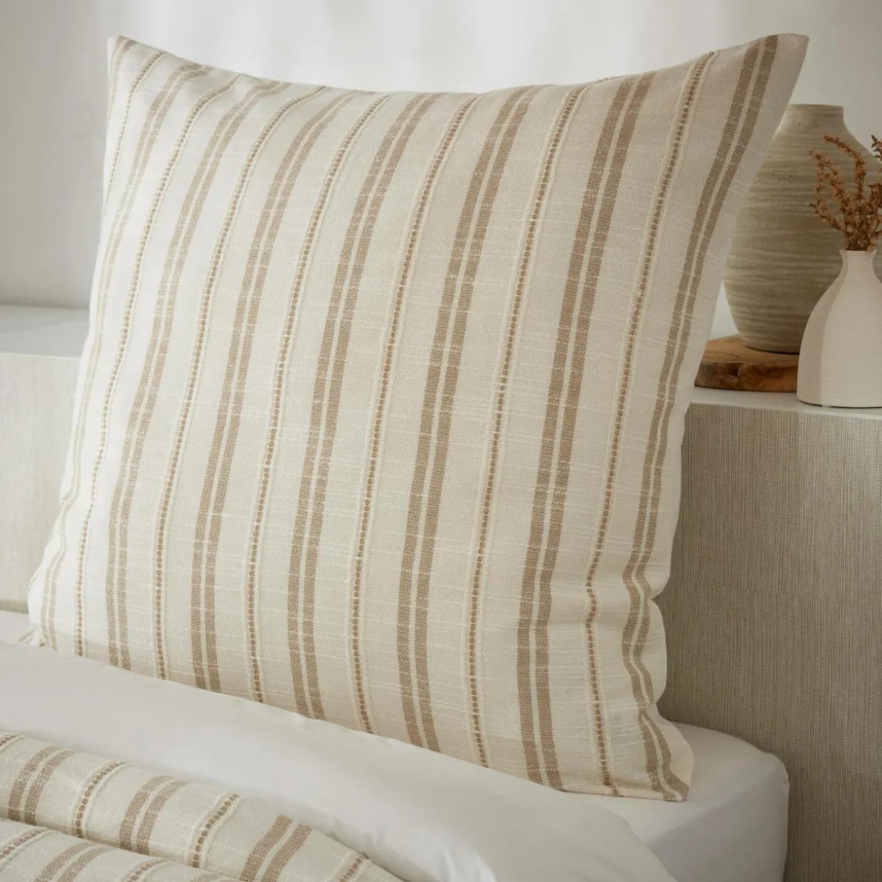 Taie d'oreiller carrée réversible coton texturé et percale (80 x 80 cm) Alice Ficelle