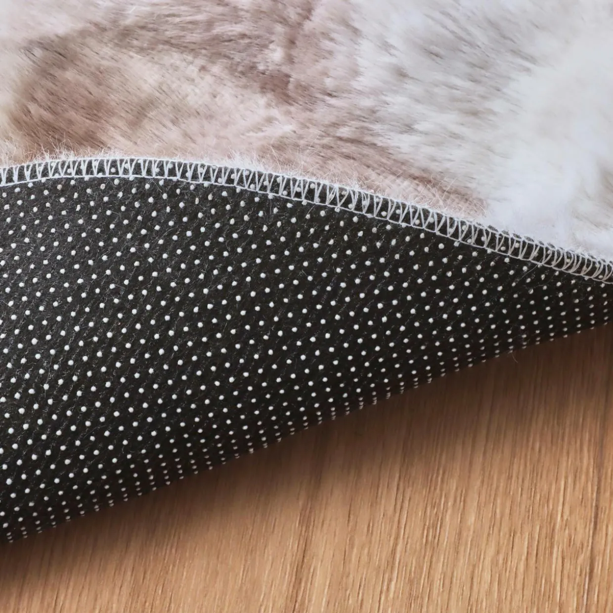 Tapis fausse fourrure (120 cm) Toronto Taupe